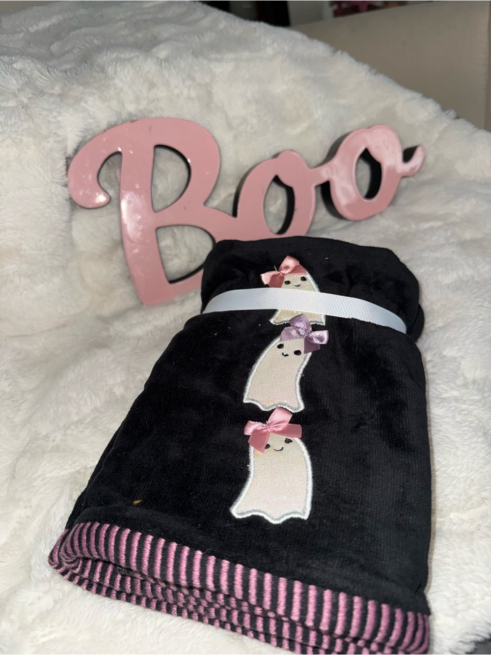 Pink BOO wooden table sitter, 2 pk black hand towels w/ghosts